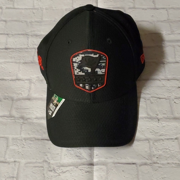 Tampa Bay Buccaneers Salute to Service hat‼️ ✅️RARE - Picture 1 of 4